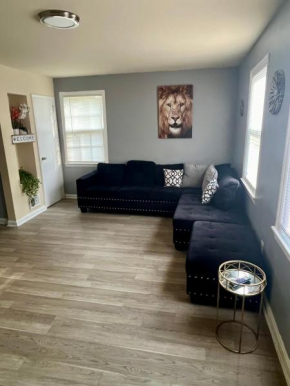 3BR W/ BASEMENT HOME 'THE LION’S DEN'